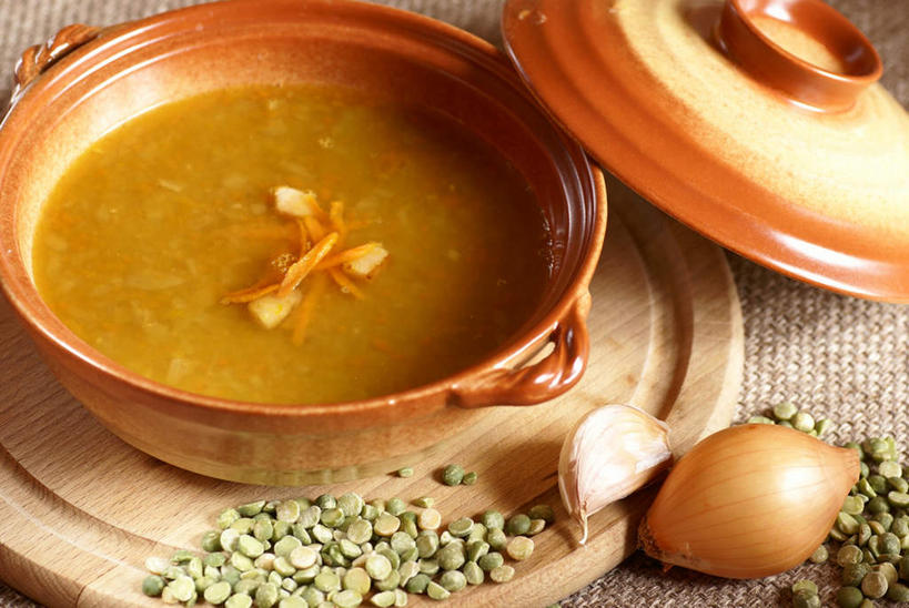 无人,横图,俯视,室内,白天,植物,萝卜,胡萝卜,蔬菜,蒜,洋葱,一堆,许多,堆叠,堆积,新鲜,光线,布料,陶瓷,豆类,豆子,豌豆,肉,食品,陶瓷制品,很多,蒜头,布纹,荷兰豆,肉类,桌布,食物,一只,阳光,餐巾,容器,台布,碗,有机食品,绿色食品,储藏,堆,熏肉,混合,放置,搁置,安排,储存,雪豆,肉食,豆科,寒豆,毕豆,麻累,国豆,小寒豆,麦豌豆,胡蒜,混淆,夹杂,圆葱,洋葱头,球葱,红萝卜,甘荀,大蒜,彩图,高角度拍摄,贮存