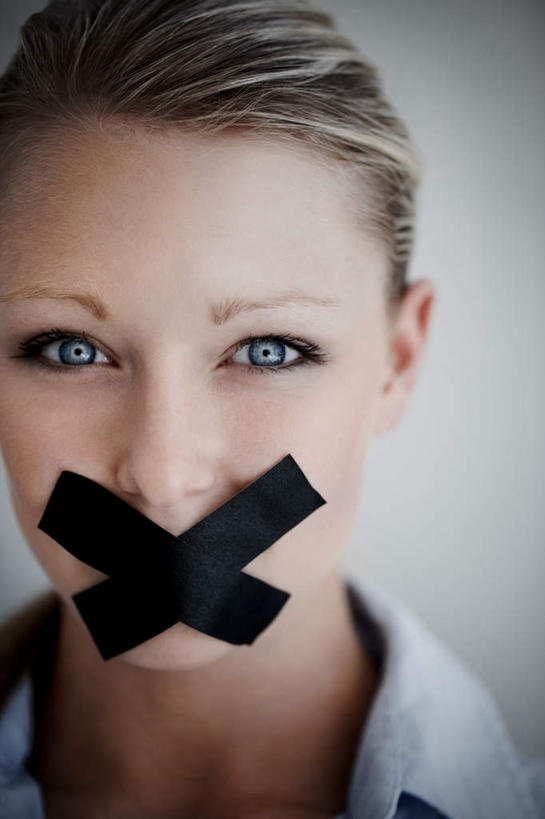 西方人,脸,头,眼睛,嘴,脸颊,眉毛,睫毛,一个人,竖图,室内,特写,白天,正面,衬衫,欧洲,欧洲人,瞳孔,仅一个年轻女性,仅一个女性,仅一个人,灰色背景,朦胧,模糊,肩膀,蓝色,眼部,摄影,影棚,胶带,粘贴,尤物,年轻女性,女人,女性,白种人,头部,睫,口,口腔,脸部,脸蛋,眉,面部,眼,眼睫毛,眼眉,嘴巴,嘴唇,半身,彩图,影棚拍摄,衬衣,拍摄,眼眉毛,佳丽,丽人,美人,含笑