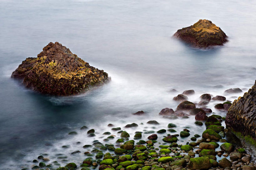 无人,横图,俯视,室外,白天,运动模糊,旅游,度假,岛屿,海浪,海洋,石头,美景,沙滩,山,山脉,植物,欧洲,冰岛,沙子,石子,岛,海岸,景观,浪花,山顶,山峰,沙地,山峦,娱乐,树,树木,绿色,自然,海水,群山,享受,休闲,景色,放松,生长,成长,自然风光,北欧,海景,冰岛共和国,颠峰,极峰,斯奈山半岛,大海,风浪,海,海水的波动,海滩,近岸浪,列岛,群岛,石块,岩石,涌浪,诸岛,彩图,高角度拍摄
