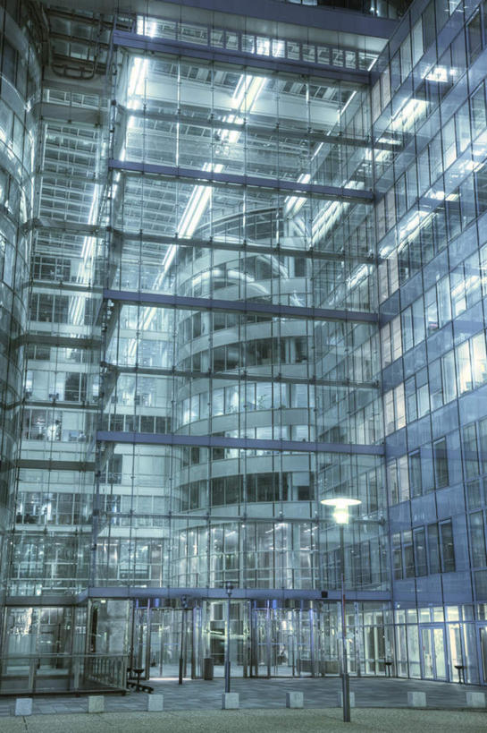 无人,高楼大厦,竖图,彩色,室外,夜晚,仰视,度假,办公楼,美景,城市风光,城市,大厦,建筑,摩天大楼,霓虹灯,写字楼,法国,欧洲,阴影,光线,结构,影子,景观,灯光,七彩,构造,娱乐,光源,霓虹,灯,楼宇,享受,休闲,商务楼,景色,放松,庞大,复杂,照明设备,布局,法兰西共和国,氖灯,法兰西第五共和国,拉德芳斯,法兰西岛,繁杂,法兰西岛大区,上塞纳省,彩图,低角度拍摄,大楼,高层建筑,高楼,摩天楼