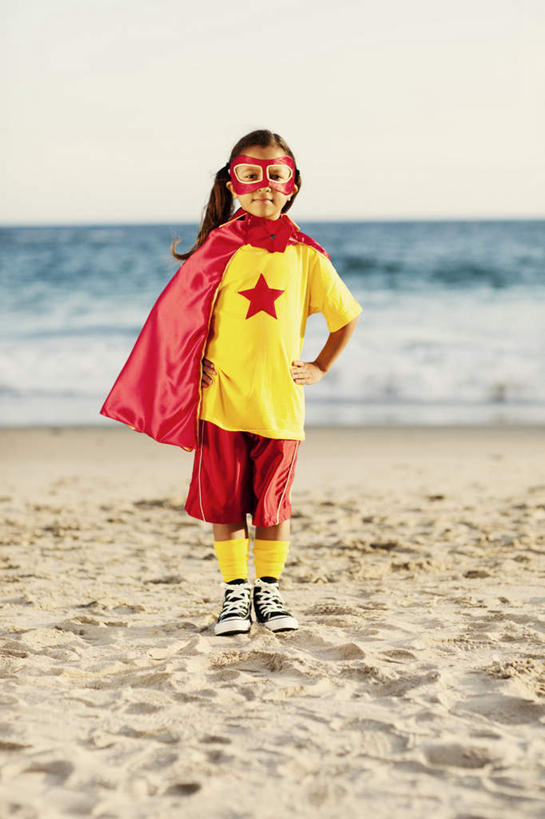 西方人,一个人,站,竖图,室外,白天,正面,纯洁,海浪,海洋,沙滩,欧洲,欧洲人,仅一个年轻女性,仅一个女性,仅一个人,波纹,服装,模糊,沙子,眼镜,海岸,浪花,水平线,星星,辽阔,海平线,涟漪,沙地,注视,休闲装,手叉腰,衣服,蓝色,倒影,蓝天,水纹,天空,海水,波浪,天,叉腰,观察,看,站着,广阔,星形,休闲服,可爱,童年,童趣,服饰,晴朗,观看,一望无际,察看,倒映,双手叉腰,关注,蒙面,五角形,海景,童真,烂漫,无邪,万里无云,水晕,含糊,恍惚,模胡,无边无际,一马平川,依稀,隐约,反照,天真,年轻女性,女人,女性,白种人,大海,风浪,海,海水的波动,海滩,近岸浪,涌浪,晴空,晴空万里,五角星,站立,彩图,全身,水天相接,水天一线