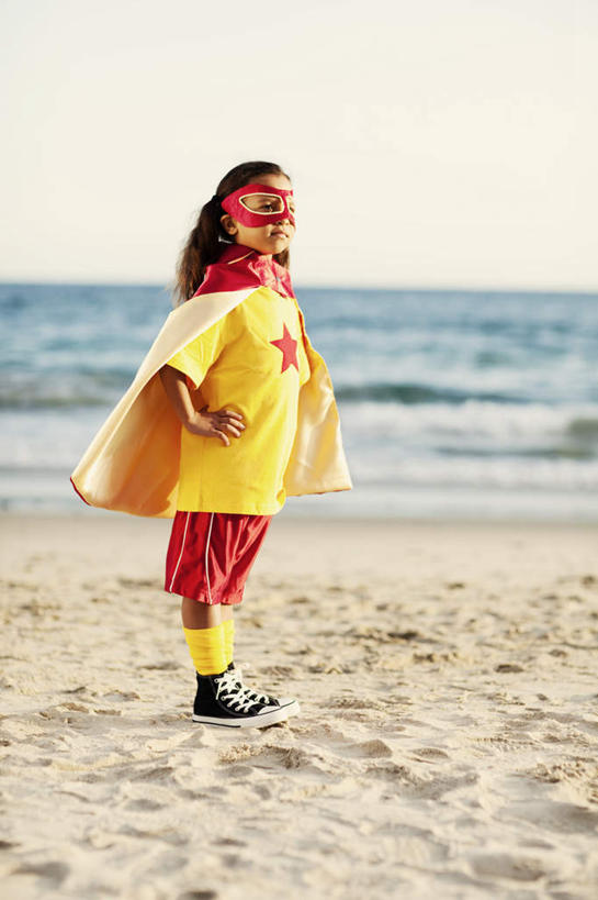 西方人,一个人,站,竖图,室外,白天,侧面,纯洁,海浪,海洋,沙滩,欧洲,欧洲人,仅一个年轻女性,仅一个女性,仅一个人,波纹,服装,模糊,沙子,眼镜,海岸,浪花,水平线,星星,辽阔,海平线,涟漪,沙地,注视,休闲装,手叉腰,衣服,蓝色,倒影,蓝天,水纹,天空,海水,波浪,天,叉腰,观察,看,站着,广阔,星形,休闲服,可爱,童年,童趣,服饰,晴朗,观看,一望无际,察看,倒映,双手叉腰,关注,蒙面,五角形,海景,童真,烂漫,无邪,万里无云,水晕,含糊,恍惚,模胡,无边无际,一马平川,依稀,隐约,反照,天真,年轻女性,女人,女性,白种人,大海,风浪,海,海水的波动,海滩,近岸浪,涌浪,晴空,晴空万里,五角星,站立,彩图,全身,水天相接,水天一线