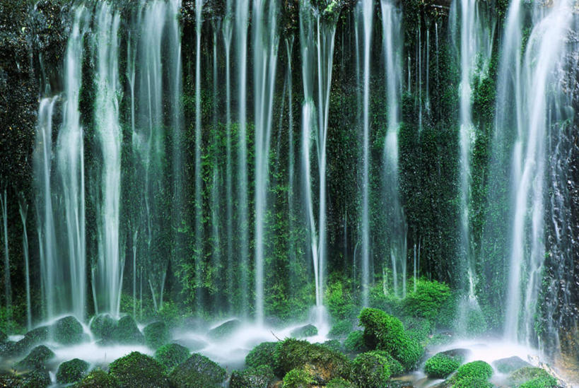 无人,横图,俯视,室外,白天,旅游,度假,美景,瀑布,树林,水,植物,日本,亚洲,阴影,飞溅,溅,光线,液体,影子,景观,水滴,娱乐,水珠,树,树木,绿色,阳光,自然,享受,休闲,景色,放松,生长,成长,倾泻,倾注,喷洒,自然风光,东亚,日本国,泼洒,跌水,彩图,高角度拍摄