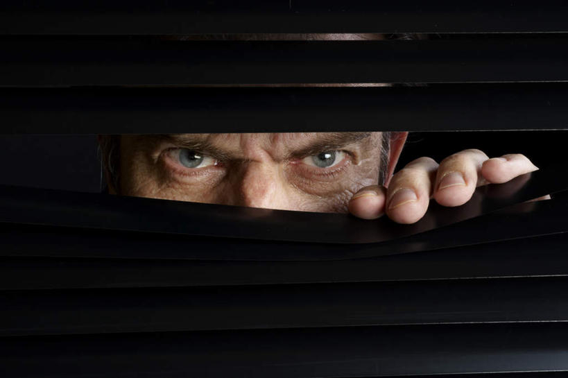 西方人,眼睛,眉毛,睫毛,一个人,举,横图,室内,白天,正面,欧洲,欧洲人,瞳孔,仅一个男性,仅一个人,仅一个中年男性,握,拿,拿着,注视,观察,看,托,握着,眼部,观看,察看,关注,监督,监视,偷窥,窃看,窃视,男人,男性,中年男性,白种人,睫,眉,眼,眼睫毛,眼眉,举起,举手,举着,向上举,向上伸,向上托,半身,彩图,眼眉毛