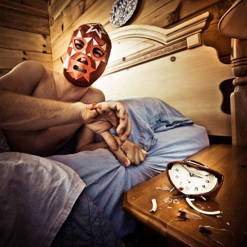 西方人,健壮,一个人,躺,方图,室内,白天,正面,床,卧室,闹钟,欧洲,非洲,黑人,欧洲人,仅一个男性,仅一个人,一张,时间,面具,时钟,床单,计时,注视,破坏,被子,破损,仅一个年轻男性,一个,挂钟,钟表,观察,看,表,遮,遮掩,单人床,单个,观看,损坏,察看,掩盖,被单,遮挡,强壮,关注,强健,遮盖,掩饰,健旺,矫健,卧着,男人,男性,年轻男性,非洲人,钟,躺着,卧,半身,彩图,睡房,卧房