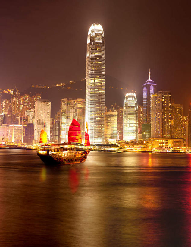 帆船,无人,高楼大厦,竖图,室外,夜晚,正面,度假,办公楼,河流,美景,水,城市风光,城市,大厦,建筑,路灯,摩天大楼,写字楼,夜景,船,照明,香港,中国,亚洲,一艘,波纹,河水,景观,水流,灯光,娱乐,灯,维多利亚港,水纹,楼宇,交通工具,波浪,享受,休闲,商务楼,景色,放松,照亮,港,照明设备,载具,东亚,香港特别行政区,港澳台,中华人民共和国,维港,彩图,大楼,高层建筑,高楼,摩天楼