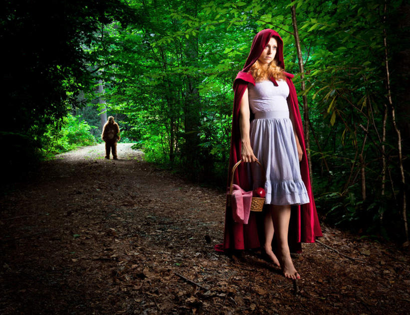 西方人,手,一个人,走,交叉,横图,室外,白天,正面,民族服装,旅游,度假,童话故事,美景,树林,植物,道路,路,竹子,苹果,水果,欧洲,欧洲人,仅一个年轻女性,仅一个女性,仅一个人,一堆,许多,握,堆叠,堆积,竹制,服装,新鲜,编织,篮子,景观,小路,生食,食品,果实,树桩,交通,古典,拿,拿着,注视,光脚,文化,娱乐,传统,树,树干,树木,食物,衣服,红色,绿色,自然,竹篮,观察,看,享受,休闲,赤脚,手部,木桩,景色,放松,握着,服饰,有机食品,绿色食品,生长,成长,观看,竹条,堆,古装,交织,察看,竹制品,关注,自然风光,小红帽,斗篷,韵味,穿插,童话,年轻女性,女人,女性,白种人,步行,散步,走路,彩图,全身,传统服装,民俗服