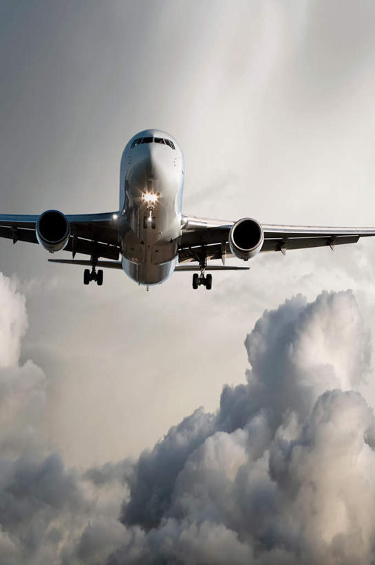 无人,竖图,室外,白天,仰视,旅游,度假,美景,飞机,飞翔,飞行,景观,云,云朵,交通,翱翔,云彩,娱乐,航空,飞,蓝色,白云,蓝天,天空,自然,交通工具,天,享受,休闲,景色,放松,运输,一架,晴朗,客机,自然风光,载具,波音747,晴空,彩图,低角度拍摄