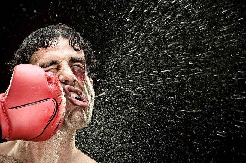 西方人,一个人,拳击手,横图,室外,白天,正面,锻炼,运动,竞争,拳击,水,欧洲,欧洲人,仅一个男性,仅一个人,对抗,飞溅,拳套,冲突,溅,液体,水滴,水珠,仅一个年轻男性,对立,矛盾,喷洒,敌对,挫败,斗争,抗拒,抗衡,体育,男人,男性,年轻男性,白种人,拳击家,拳击运动员,半身,彩图,健身