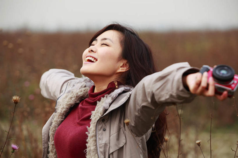 西方人,一个人,高楼大厦,站,摸,横图,室内,白天,正面,植物,大厦,道路,建筑,路,摩天大楼,公路,欧洲,欧洲人,仅一个男性,仅一个人,抚摸,蓝色背景,交通,树,树木,食物,仅一个年轻男性,绿色,自然,模型,站着,摄影,影棚,生长,成长,盖,男人,男性,年轻男性,白种人,马路,触摸,接触,站立,半身,彩图,影棚拍摄,拍摄,大楼,高层建筑,高楼,摩天楼