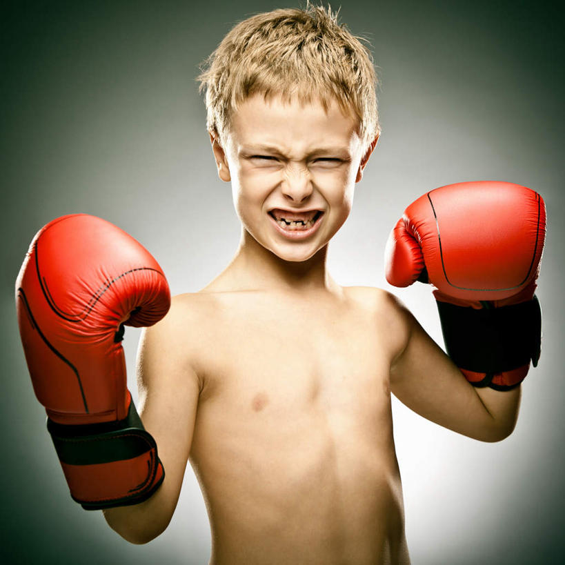 西方人,儿童,一个人,站,举,伸展双臂,笑,微笑,露齿笑,方图,室内,白天,正面,纯洁,安全,欧洲,欧洲人,仅一个男性,仅一个人,灰色背景,拳套,防护,裸露,小孩,红色,手套,托,站着,仅一个小孩,可爱,童年,童趣,摄影,影棚,保护,裸,保险,童真,烂漫,无邪,保全,周全,安稳,安定,防护手套,平安,天真,男孩,男人,男性,白种人,孩子,敞开双臂,举起,举手,举着,伸开双臂,向上举,向上伸,向上托,展开双肩,站立,张开手臂,张开双臂,半身,彩图,影棚拍摄,拍摄,男生