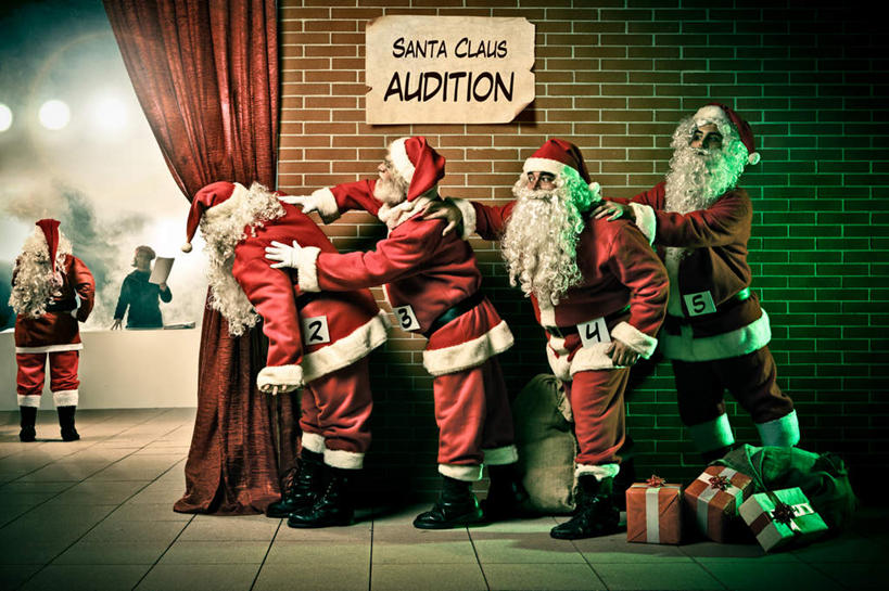 西方人,舞台,站,横图,室外,白天,侧面,地板,剧院,指示牌,袋子,礼盒,礼物,帽子,欧洲,圣诞节,欧洲人,一排,许多,圣诞老人,节日,庆祝,整齐,列队,英文,标志,数字,图案,文字,纸盒,字符,字母,墙,地面,许多人,麻袋,注视,文化,标识,木地板,墙壁,墙面,盒子,排列,一个,红色,探头,包装盒,容器,礼品盒,观察,看,排队,站着,一群人,庆典,圣诞帽,阿拉伯数字,礼品,帷幕,单个,观看,纪念,储藏,英文字母,察看,储存,队列,关注,推搡,帷幔,幕布,幕帘,背手,棉帽,帷幔布,男人,男性,年轻男性,白种人,站立,彩图,全身,剧场,贮存