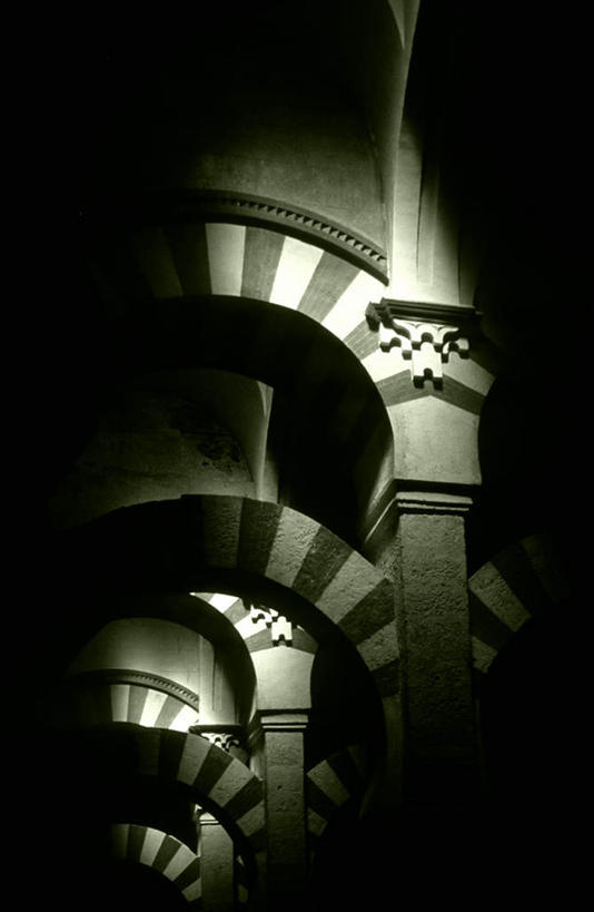 无人,竖图,室内,白天,正面,旅游,度假,神秘,名胜古迹,门,标志建筑,地标,建筑,西班牙,欧洲,阴影,节日,遗迹,光线,影子,墙,拱门,古迹,文化,文物,娱乐,建设,古建筑,安达卢西亚,墙壁,墙面,门框,祈祷,享受,休闲,健康,旅游胜地,放松,许愿,宗教,信仰,纪念,祈求,伊斯兰教,秘密,南欧,安达鲁西亚,清真寺,古文明,科尔多瓦清真寺,科尔多瓦,西班牙王国,奥秘,安达卢西亚自治区,科尔多瓦大清真寺,平安,彩图