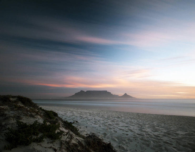 无人,横图,室外,白天,正面,旅游,度假,草地,草坪,海浪,海洋,美景,日落,沙滩,山,山脉,植物,非洲,南非,阴影,光线,沙子,影子,海岸,景观,浪花,山峰,水平线,晚霞,霞光,云,云朵,落日,辽阔,海平线,沙地,山峦,首都,云彩,娱乐,草,绿色,白云,阳光,自然,海水,黄昏,群山,享受,休闲,广阔,景色,彩霞,放松,一望无际,自然风光,海景,开普敦,省会,阿非利加洲,立法首都,南非共和国,西开普省,无边无际,一马平川,夕照,薄暮,福尔斯湾,大海,风浪,海,海水的波动,海滩,近岸浪,涌浪,夕阳,彩图,傍晚,水天相接,水天一线,斜阳