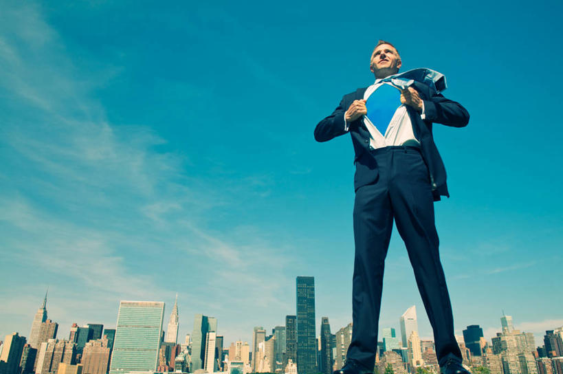 西方人,一个人,商务人士,商务男性,高楼大厦,站,笑,微笑,露齿笑,横图,室外,白天,仰视,衬衫,大厦,建筑,摩天大楼,欧洲,欧洲人,仅一个男性,仅一个人,握,阴影,套装,光线,影子,云,云朵,领带,云彩,注视,仅一个年轻男性,蓝色,白云,蓝天,天空,阳光,天,观察,看,站着,握着,晴朗,观看,撕开,察看,象征,庄重,关注,商务装,身份,工薪阶层,正式,地位,男人,男性,年轻男性,白种人,白领,上班族,晴空,站立,半身,彩图,低角度拍摄,衬衣,大楼,高层建筑,高楼,摩天楼,扯开