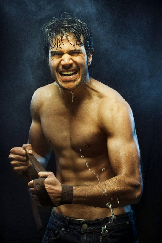 西方人,一个人,站,闭眼,竖图,室外,白天,正面,水,欧洲,欧洲人,仅一个男性,仅一个人,握,飞溅,灰色背景,裤子,生气,溅,液体,水滴,牛仔裤,裸露,水珠,仅一个年轻男性,握拳,站着,张嘴,握着,愤怒,摄影,影棚,恼怒,愤慨,怒气,气愤,发怒,怒火,喷洒,裸,情绪,脾气,张大嘴巴,叫喊,忿怒,怨恨,强烈,叫唤,叫嚷,气忿,愤恨,肝火,激动,男人,男性,年轻男性,白种人,绷带,张开嘴,闭眼睛,闭着眼,闭着眼睛,站立,半身,彩图,影棚拍摄,拍摄