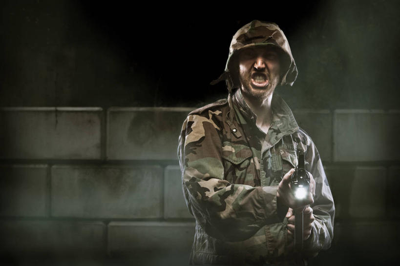 西方人,一个人,站,横图,室内,白天,正面,竞争,建材,建筑,帽子,欧洲,欧洲人,仅一个男性,仅一个人,士兵,对抗,握,阴影,冲突,反射,材料,枪支,头盔,影子,砖,砖块,墙,注视,破坏,墙壁,墙面,仅一个年轻男性,一个,安全帽,观察,看,站着,张嘴,武器,砖头,战争,握着,建造,机枪,单个,观看,损坏,察看,攻击,威胁,对立,关注,矛盾,兵器,迷彩服,军服,防御,枪械,张大嘴巴,机关枪,弹夹,敌对,挫败,斗争,抗拒,抗衡,杀伤,威慑,兵士,子弹夹,伪装服,野战服,作战服,危险,男人,男性,年轻男性,白种人,石料,张开嘴,站立,半身,彩图,砌墙砖