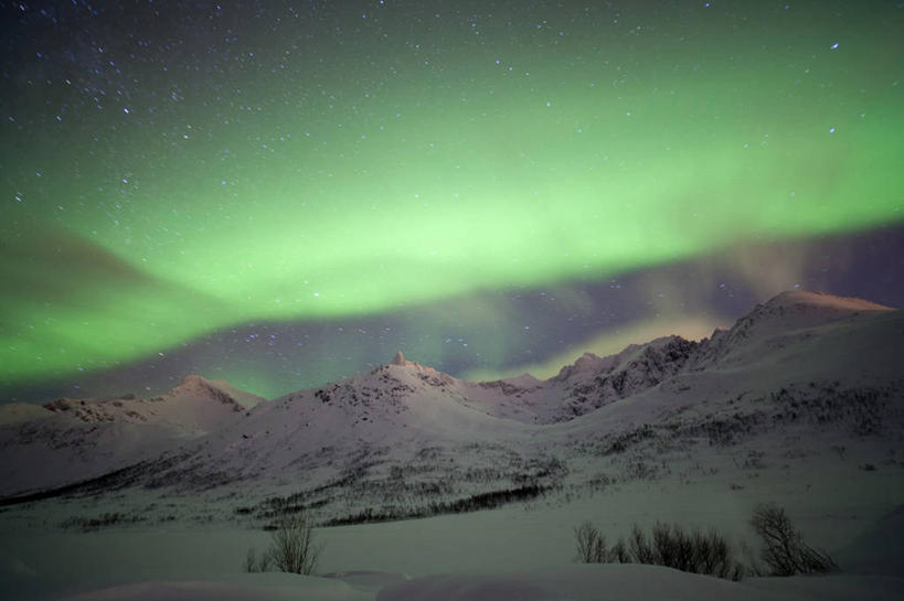 无人,横图,室外,夜晚,正面,旅游,度假,神秘,极光,美景,山,雪,雪山,植物,大雪,挪威,欧洲,阴影,反射,影子,冰,积雪,景观,山峰,雪景,冬季,冬天,山峦,辉煌,浪漫,美丽,娱乐,树,树木,绿色,自然,享受,休闲,灿烂,景色,放松,寒冷,生长,成长,气象,华丽,冰冷,斯堪的纳维亚,美好,自然风光,北欧,斯堪的那维亚,斯堪的那维亚半岛,斯堪的纳维亚半岛,神奇,特罗姆瑟,严寒,绚烂,冰凉,酷寒,凛冽,凛凛,极冷,光耀,挪威王国,特隆姆瑟,极光带,极光弧,极光幔,极光芒,极光片,北极之门,彩图