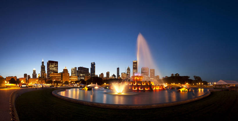 无人,高楼大厦,横图,室外,夜晚,正面,度假,美景,城市风光,城市,大厦,道路,建筑,路,摩天大楼,喷泉,夜景,美国,阴影,光线,影子,景观,小路,灯光,交通,文化,娱乐,品味,享受,休闲,景色,放松,北美,北美洲,美洲,水景,伊利诺斯州,芝加哥,世界屠猪城,巨肩之城,劳动之城,伊利诺伊,伊利诺伊州,伊利诺州,白金汉喷泉,芝加哥市,芝城,林肯之地,北亚美利加洲,亚美利加洲,美观,设计,彩图,大楼,高层建筑,高楼,摩天楼,美利坚合众国