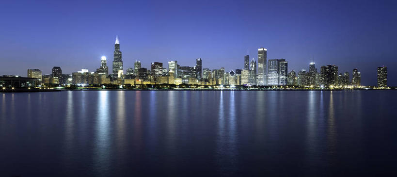 无人,高楼大厦,横图,全景,室外,夜晚,正面,度假,湖,湖泊,美景,水,天际线,城市风光,城市,大厦,建筑,摩天大楼,夜景,美国,许多,阴影,光线,影子,湖面,景观,水流,水面,灯光,娱乐,倒影,天空,湖水,天,享受,休闲,景色,放松,倒映,北美,北美洲,美洲,伊利诺斯州,芝加哥,密歇根湖,世界屠猪城,巨肩之城,劳动之城,伊利诺伊,伊利诺伊州,伊利诺州,芝加哥市,芝城,林肯之地,北亚美利加洲,亚美利加洲,反照,北美洲五大湖,五大湖,彩图,大楼,高层建筑,高楼,摩天楼,美利坚合众国