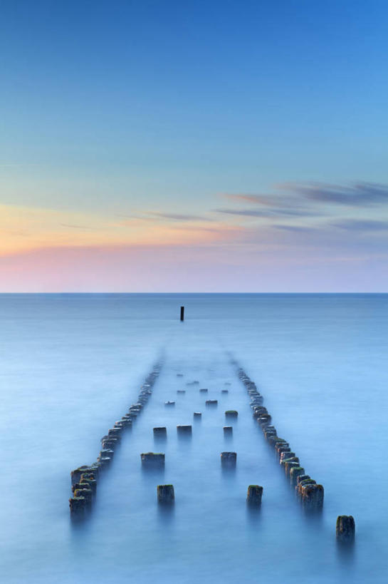 无人,竖图,室外,白天,正面,旅游,度假,安全,美景,日落,沙滩,欧洲,荷兰,许多,沙子,海岸,景观,晚霞,霞光,云,云朵,落日,防护,沙地,很多,云彩,娱乐,排列,蓝色,白云,蓝天,天空,自然,黄昏,天,享受,休闲,景色,彩霞,放松,晴朗,保护,西欧,队列,自然风光,保险,防波堤,保全,周全,安稳,安定,荷兰王国,尼德兰王国,夕照,泽兰省,薄暮,平安,海滩,晴空,夕阳,彩图,傍晚,破浪堤,斜阳