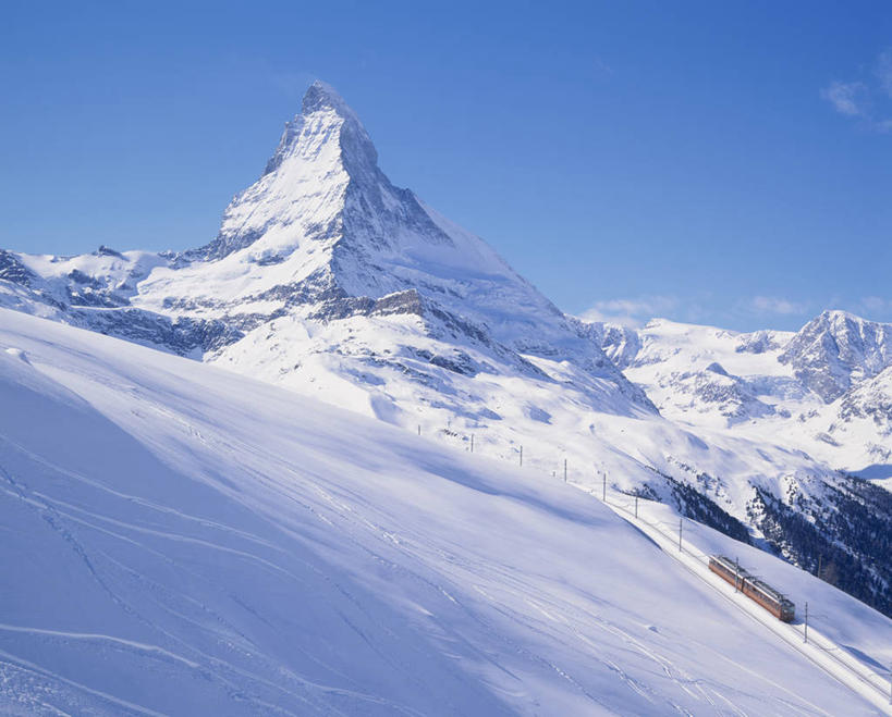 无人,横图,室外,白天,正面,旅游,度假,石头,美景,山,雪,雪山,大雪,瑞士,欧洲,阿尔卑斯山,阴影,光线,石子,影子,冰,积雪,景观,山峰,雪景,云,云朵,冬季,冬天,山峦,云彩,娱乐,蓝色,白云,蓝天,天空,阳光,自然,天,享受,休闲,景色,放松,寒冷,晴朗,冰冷,自然风光,中欧,严寒,瑞士联邦,冰凉,酷寒,凛冽,凛凛,极冷,冰川之城,采尔马特,策尔马特,马特洪峰,石块,岩石,晴空,彩图,马特峰