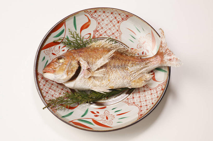 海鲜,无人,横图,俯视,室内,特写,白天,白色背景,烹饪,餐具,鱼,碟子,盘,肉,鱼肉,日本料理,料理,食品,鲷鱼,水产,菜肴,美食,肉类,鱼类,海洋生物,食物,盘子,碟,日式料理,日式,摄影,佳肴,影棚,鲷,海鲷,加吉鱼,铜盆鱼,水生动物,海产品,水生物,肉食,海底动物,班加吉,加真鲷,彩图,高角度拍摄,影棚拍摄,拍摄