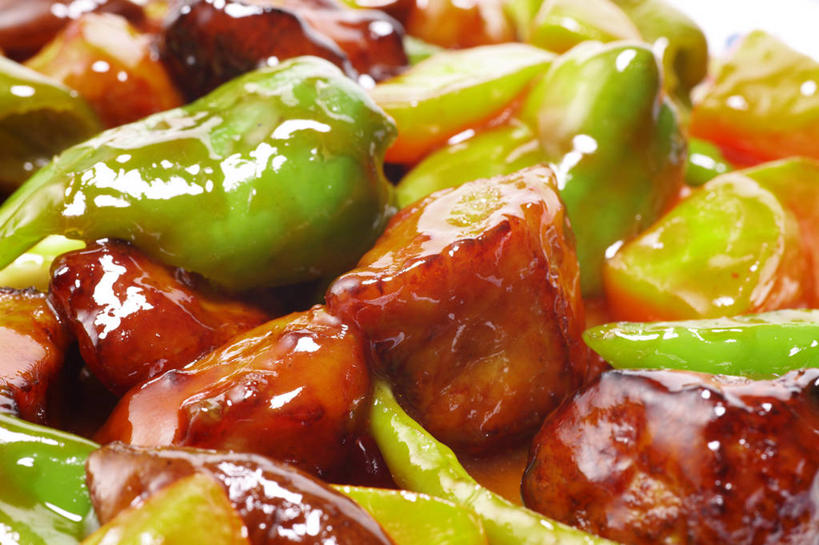 无人,横图,俯视,室内,特写,白天,烹饪,中餐,蔬菜,阴影,朦胧,模糊,新鲜,反射,影子,青椒,肉,料理,食品,猪肉,菜肴,美食,肉类,食物,中式,摄影,佳肴,有机食品,绿色食品,影棚,肉食,大椒,豚肉,菜椒,甜椒,柿子椒,灯笼椒,彩图,高角度拍摄,影棚拍摄,拍摄,酸甜,糖醋菜,糖醋肉段