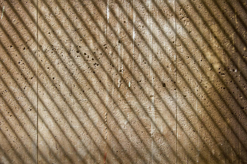 无人,横图,室外,特写,白天,正面,建材,建筑,静物,阴影,丰富,光线,纹路,材料,纹理,影子,墙,混凝土,褐色,水泥,墙壁,墙面,阳光,成熟,建造,肌理,谦让,随和,彩图