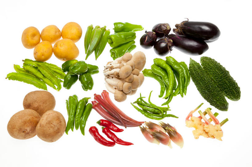 无人,横图,俯视,室内,特写,白天,白色背景,黄瓜,辣椒,茄子,蔬菜,土豆,一堆,许多,阴影,堆叠,堆积,新鲜,反射,影子,秋葵,食品,很多,食物,紫色,摄影,有机食品,绿色食品,影棚,堆,毛茄,羊角豆,紫茄子,辣角,红海椒,大椒,辣虎,广椒,馍馍蛋,黄秋葵,咖啡黄葵,洋芋,山药蛋,青瓜,马铃薯,落苏,酪酥,辣子,昆仑瓜,胡瓜,红辣椒,海椒,番椒,矮瓜,彩图,高角度拍摄,影棚拍摄,拍摄,羊角菜