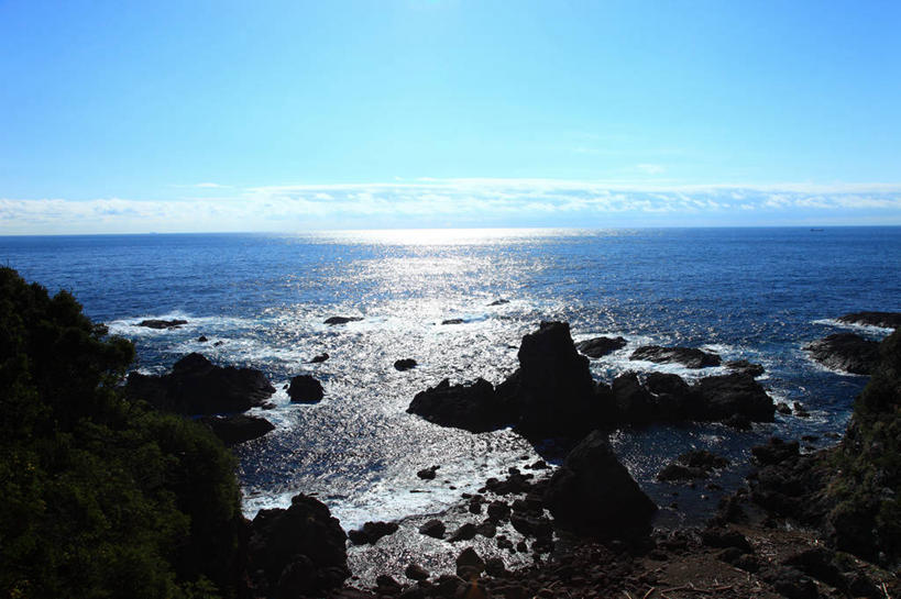 无人,横图,室外,白天,正面,旅游,度假,海浪,海洋,礁石,石头,美景,沙滩,日本,亚洲,阴影,光线,沙子,石子,影子,海岸,景观,浪花,水平线,云,云朵,辽阔,海平线,沙地,云彩,娱乐,蓝色,白云,蓝天,天空,阳光,自然,海水,天,享受,休闲,广阔,景色,放松,晴朗,一望无际,自然风光,海景,东亚,本州,本州岛,日本国,近畿地方,近畿,和歌山,和歌山县,串本町,无边无际,一马平川,大海,风浪,海,海水的波动,海滩,礁,近岸浪,石块,岩石,涌浪,晴空,彩图,东牟娄郡,水天相接,水天一线