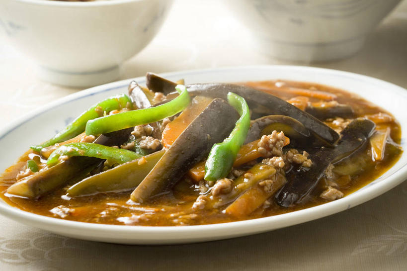 无人,横图,俯视,室内,特写,白天,烹饪,中餐,雾,餐桌,桌子,茄子,蔬菜,餐具,一堆,许多,堆叠,堆积,沸腾,朦胧,模糊,新鲜,蒸汽,碟子,盘,陶瓷,青椒,调味,香料,佐料,料理,食品,陶瓷制品,水蒸气,很多,菜肴,美食,食物,两个,一个,盘子,容器,碟,碗,中式,摄影,佳肴,有机食品,绿色食品,影棚,单个,餐台,储藏,堆,花椒,山椒,配料,储存,蒸发,作料,大花椒,狗椒,红花椒,青花椒,蜀椒,香椒,落苏,酪酥,昆仑瓜,红椒,矮瓜,彩图,高角度拍摄,影棚拍摄,拍摄,贮存