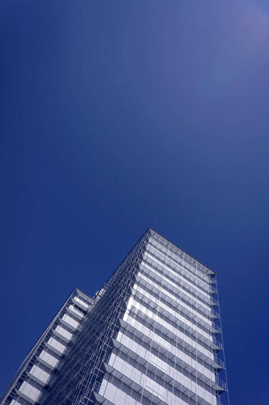 无人,高楼大厦,竖图,室外,白天,仰视,度假,美景,城市风光,城市,大厦,建筑,摩天大楼,澳大利亚,阴影,光线,影子,景观,娱乐,蓝色,蓝天,天空,阳光,天,享受,休闲,景色,放松,晴朗,大洋洲,澳洲,万里无云,南方大陆,首府,澳大利亚联邦,珀斯,西澳大利亚,西澳大利亚州,晴空,晴空万里,彩图,低角度拍摄,大楼,高层建筑,高楼,摩天楼