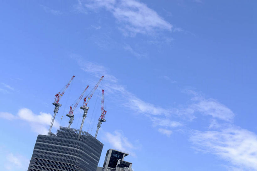 无人,高楼大厦,横图,室外,白天,仰视,度假,技术,美景,城市风光,城市,大厦,建筑,摩天大楼,日本,亚洲,阴影,光线,影子,景观,云,云朵,云彩,娱乐,设备,吊车,施工,蓝色,白云,蓝天,天空,阳光,建筑工地,交通工具,天,享受,休闲,机械,起重机,景色,放松,晴朗,工程,载具,东亚,日本国,地盘,建筑地盘,施工地盘,工作车,施工车,汽车吊,四座,晴空,彩图,低角度拍摄,大楼,高层建筑,高楼,工地,摩天楼