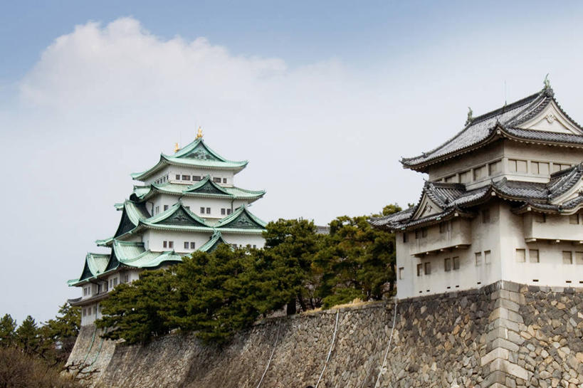 无人,横图,室外,白天,仰视,旅游,度假,植物,标志建筑,地标,建筑,爱知县,名古屋,日本,亚洲,阴影,光线,瓦片,影子,堡垒,城堡,墙,屋顶,云,云朵,云彩,顶棚,瓦,娱乐,建设,墙壁,墙面,树,树木,蓝色,绿色,白云,蓝天,天空,阳光,自然,天,享受,休闲,旅游胜地,放松,建造,生长,晴朗,成长,要塞,东亚,屋瓦,本州,本州岛,日本国,中部地方,爱知,县厅,名古屋市,设防,晴空,彩图,低角度拍摄,名古屋城