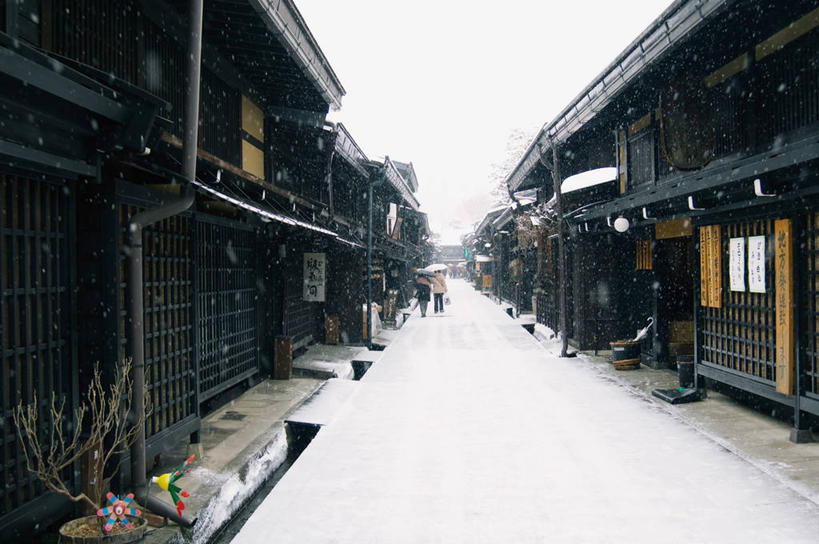 东方人,家,走,横图,室外,白天,正面,旅游,度假,美景,雪,大雪,城市风光,城市,道路,建筑,路,公路,日本,亚洲,行人,游客,游人,服装,房屋,屋子,积雪,景观,雪景,冬季,冬天,公寓,交通,许多人,注视,休闲装,黄种人,娱乐,建设,洋房,楼房,路人,旅客,住宅,衣服,观察,看,一群人,享受,休闲,休闲服,景色,放松,寒冷,服饰,观看,察看,关注,东亚,本州,本州岛,日本国,中部地方,岐阜,岐阜县,严寒,过客,男人,男性,年轻男性,年轻女性,女人,女性,亚洲人,马路,步行,散步,走路,半身,彩图,房子
