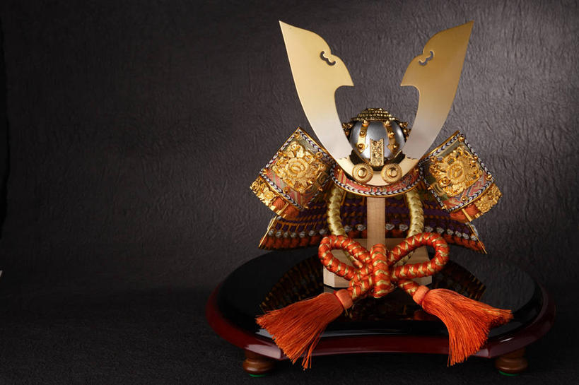 无人,横图,室内,特写,白天,正面,安全,静物,端午节,黑色背景,节日,庆祝,装饰,盔甲,丝绸,丝带,缎带,防护,文化,绸带,庆典,摄影,影棚,纪念,保护,华丽,修饰,点缀,儿童节,保险,防御,铠甲,衬托,美观,雅致,雅观,防具,防卫,端阳节,五月节,午日节,平安,彩图,影棚拍摄,拍摄,男儿节,甲胄