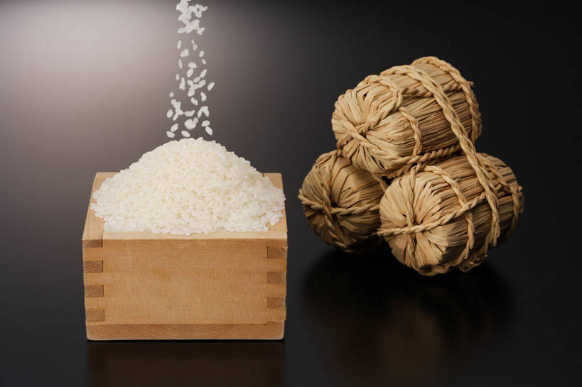 无人,横图,俯视,室内,特写,白天,一堆,许多,堆叠,堆积,黑色背景,木制,木盒,谷类,谷物,米,很多,大米,三个,一个,木制品,容器,绳子,摄影,影棚,单个,储藏,堆,捆绑,绳索,秸秆,储存,绑缚,彩图,高角度拍摄,影棚拍摄,拍摄,贮存