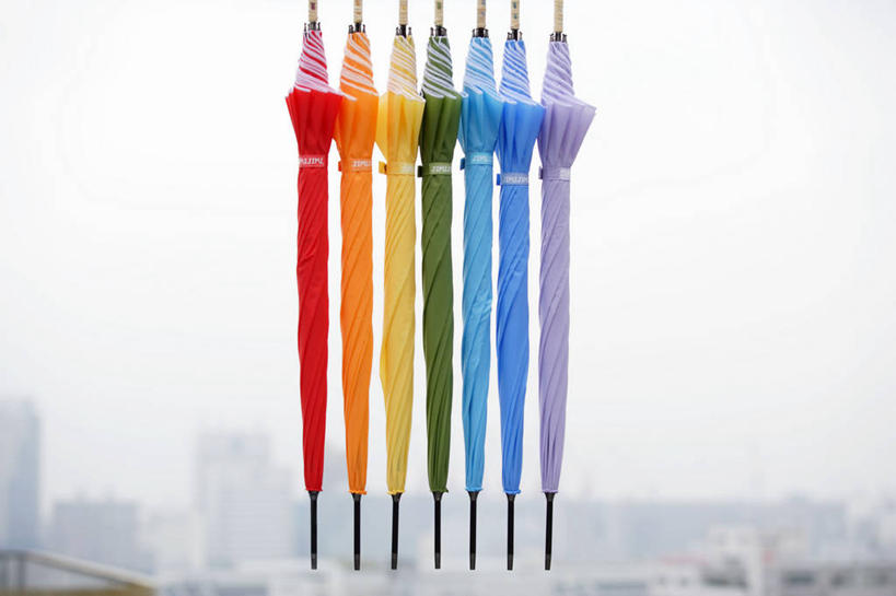 无人,横图,彩色,室外,特写,白天,正面,静物,一排,许多,吊挂,悬挂,整齐,伞,雨伞,遮阳伞,很多,挂,阳伞,排列,五颜六色,色彩斑斓,太阳伞,队列,五彩缤纷,五彩斑斓,五光十色,彩图