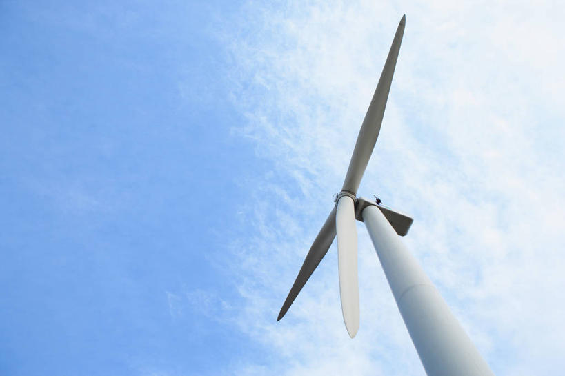 无人,横图,室外,白天,仰视,农业,风能,风力发电机,风车,阴影,环保,电力,光线,影子,云,云朵,云彩,设备,蓝色,白云,蓝天,天空,阳光,天,发电,机械,工业,能源,晴朗,资源,风力机,利用,低碳,风力发电,风力涡轮机,晴空,彩图,低角度拍摄