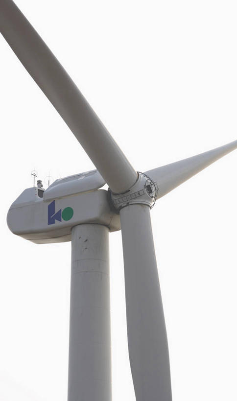 无人,竖图,室外,特写,白天,仰视,农业,风能,风力发电机,风车,环保,电力,设备,天空,天,发电,机械,工业,能源,资源,风力机,利用,低碳,风力发电,风力涡轮机,彩图,低角度拍摄