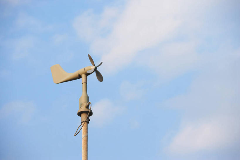 无人,横图,室外,白天,仰视,农业,风能,风力发电机,风车,阴影,环保,电力,光线,影子,云,云朵,云彩,设备,蓝色,白云,蓝天,天空,阳光,天,发电,机械,工业,能源,晴朗,资源,风力机,利用,低碳,风力发电,风力涡轮机,晴空,彩图,低角度拍摄