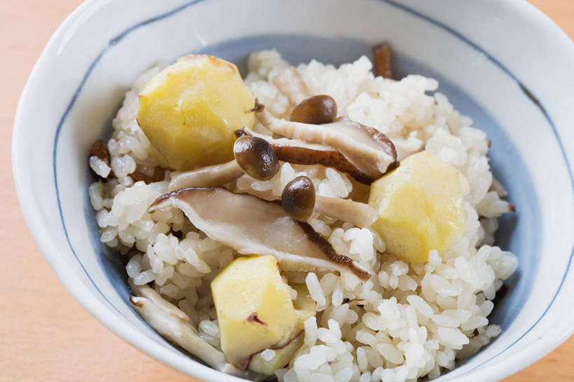 米饭,无人,横图,俯视,室内,特写,白天,烹饪,雾,餐桌,桌子,蔬菜,土豆,一堆,许多,堆叠,堆积,沸腾,新鲜,蒸汽,陶瓷,菌菇,日本料理,料理,食品,陶瓷制品,水蒸气,饭,很多,菌类,菜肴,美食,食物,一个,容器,碗,日式料理,日式,食用菌,摄影,佳肴,有机食品,绿色食品,影棚,单个,餐台,储藏,堆,五谷,真菌,储存,蒸发,馍馍蛋,洋芋,山药蛋,马铃薯,彩图,高角度拍摄,影棚拍摄,拍摄,贮存