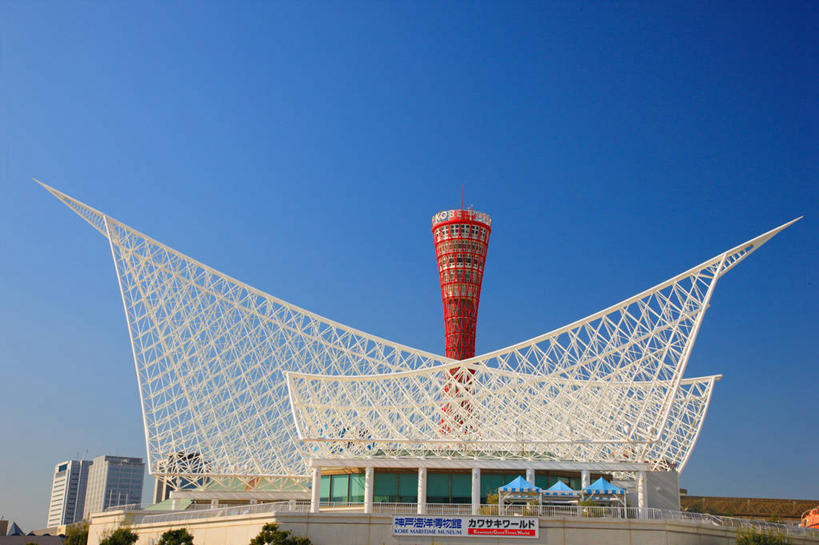 无人,博物馆,栏杆,横图,室外,白天,正面,旅游,度假,标志建筑,地标,建筑,日本,亚洲,阴影,研究,光线,影子,围栏,教育,娱乐,建设,护栏,蓝色,蓝天,天空,阳光,天,享受,休闲,旅游胜地,放松,晴朗,展览,欣赏,陈列,东亚,观光塔,本州,万里无云,本州岛,日本国,近畿地方,近畿,兵库,兵库县,神户,神户港,神户港口塔,神户市,神戸,县厅,神戸市,典藏,晴空,晴空万里,彩图,神户港塔