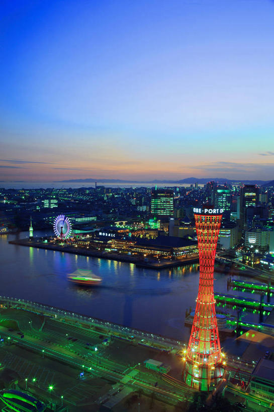 无人,高楼大厦,竖图,俯视,航拍,室外,白天,度假,游戏,河流,美景,日落,水,城市风光,城市,大厦,建筑,轮船,摩天大楼,船,日本,亚洲,阴影,光线,影子,河水,景观,水流,晚霞,霞光,落日,建筑群,摩天轮,灯光,玩,娱乐,建设,黄昏,交通工具,享受,休闲,景色,彩霞,放松,游乐设施,活动,鸟瞰,发泄,消遣,智力,载具,东亚,观光塔,本州,费里斯大转轮,本州岛,日本国,近畿地方,近畿,兵库,兵库县,宣泄,神户,神户港,神户港口塔,神户市,神戸,县厅,神戸市,游艺设施,夕照,薄暮,夕阳,玩耍,嬉戏,彩图,高角度拍摄,傍晚,大楼,高层建筑,高楼,摩天楼,神户港塔,斜阳