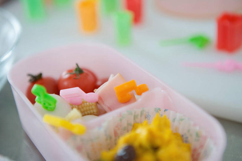 无人,横图,俯视,室内,特写,白天,烹饪,餐桌,桌子,蔬菜,西红柿,阴影,朦胧,模糊,新鲜,反射,影子,蛋,鸡蛋,日本料理,料理,食品,食盒,菜肴,美食,盒子,食物,容器,日式料理,日式,佳肴,有机食品,绿色食品,餐台,储藏,储存,卵,洋柿子,柑仔蜜,番茄,臭柿,彩图,高角度拍摄,六月柿,鸡卵,鸡子,贮存,喜报三元