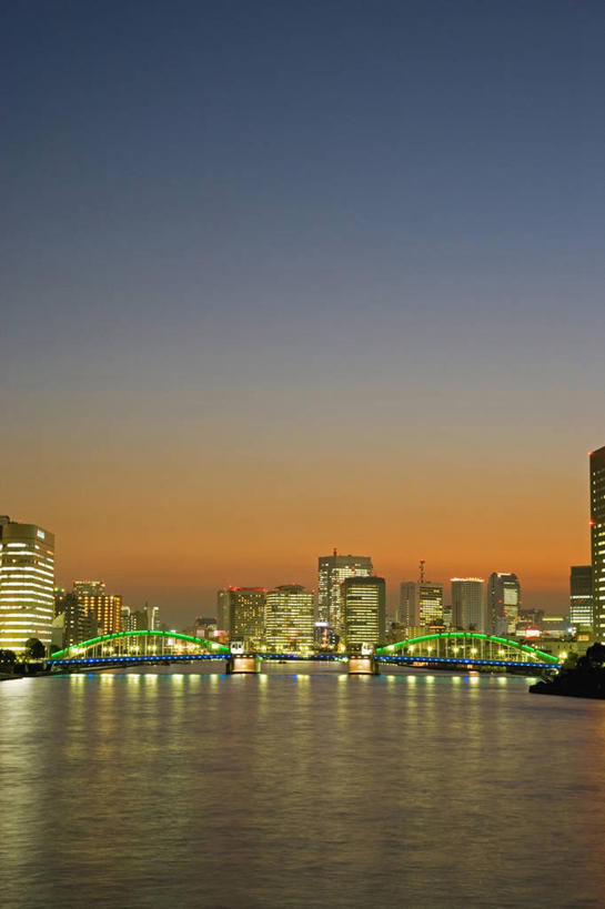 无人,高楼大厦,竖图,全景,室外,白天,正面,度假,河流,美景,日落,水,天际线,城市风光,城市,大桥,大厦,建筑,立交桥,摩天大楼,桥梁,东京,日本,亚洲,阴影,光线,影子,河水,景观,水流,晚霞,霞光,落日,高架,斜拉桥,桥,娱乐,阳光,黄昏,享受,休闲,景色,彩霞,放松,东亚,本州,关东地方,本州岛,日本国,东京都,隅田川,胜哄桥,夕照,薄暮,夕阳,彩图,傍晚,大楼,高层建筑,高楼,摩天楼,斜阳