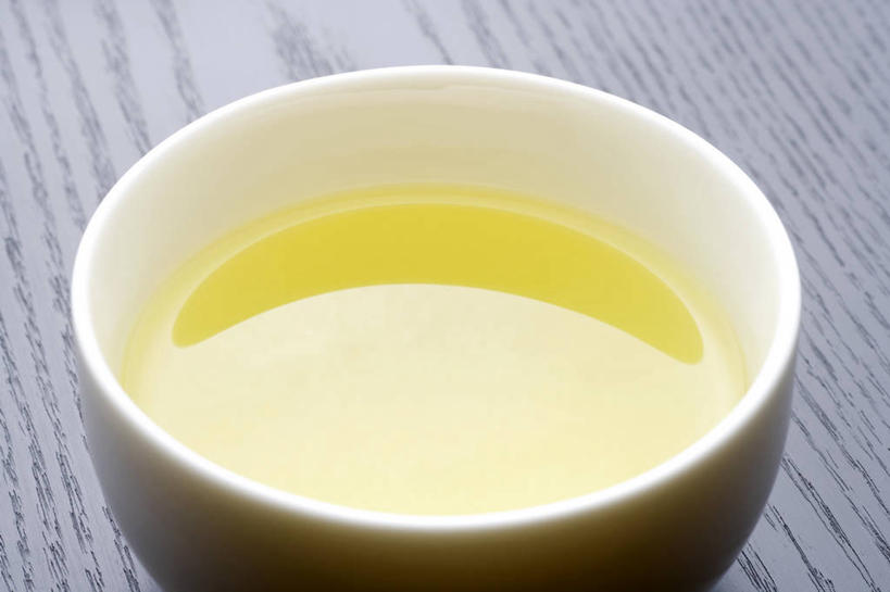 无人,横图,俯视,室内,特写,白天,幸福,餐桌,茶,桌子,杯子,阴影,朦胧,模糊,反射,影子,陶瓷,绿茶,茶叶,陶瓷制品,娱乐,一个,水杯,享受,休闲,温馨,放松,乐趣,单个,餐台,提神,舒适,醒脑,茶杯,彩图,高角度拍摄,不发酵茶,苦茗