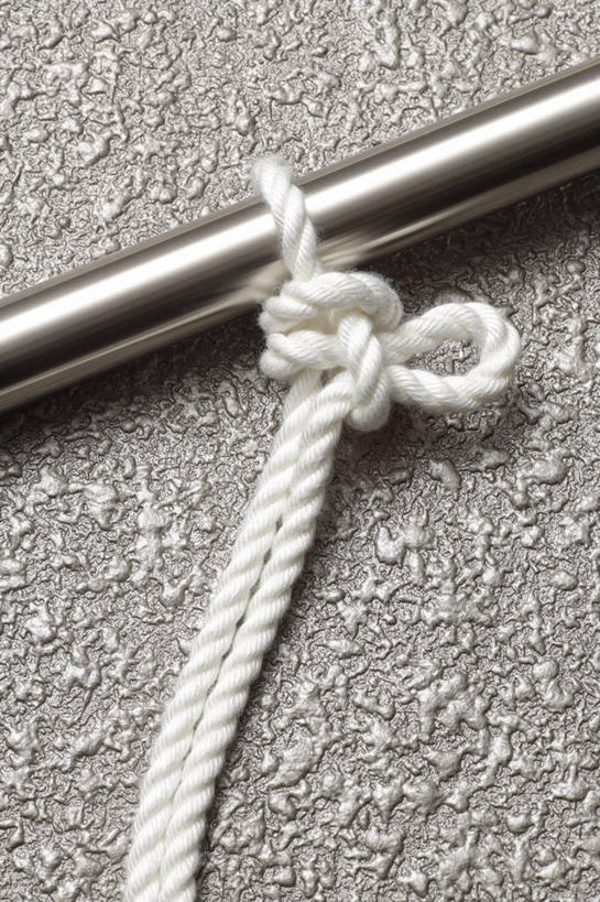 无人,竖图,俯视,室内,特写,白天,纯洁,静物,一根,阴影,灰色背景,反射,钢材,材料,钢丝,影子,银色,白色,绳子,钢筋,摄影,信仰,影棚,捆绑,绳索,高贵,钢条,雅致,绑缚,彩图,高角度拍摄,影棚拍摄,拍摄