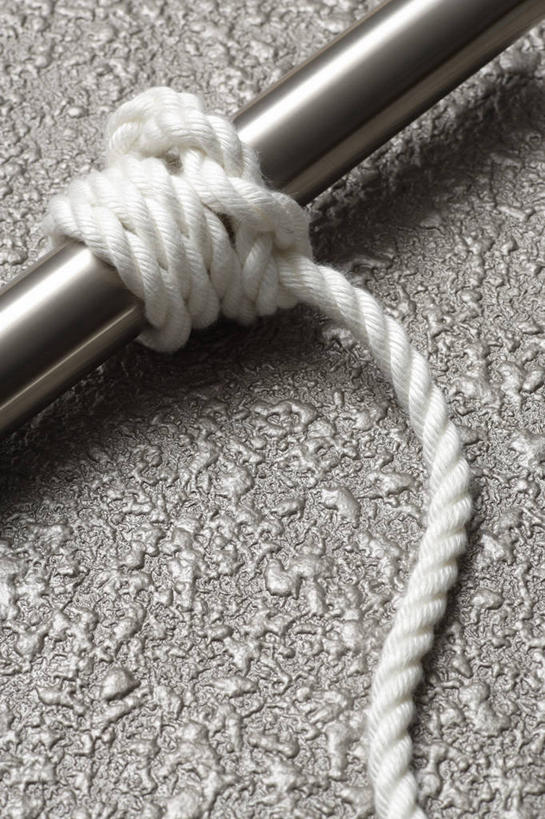 无人,竖图,俯视,室内,特写,白天,纯洁,静物,一根,阴影,灰色背景,反射,钢材,材料,钢丝,影子,银色,白色,绳子,钢筋,摄影,信仰,影棚,捆绑,绳索,高贵,钢条,雅致,绑缚,彩图,高角度拍摄,影棚拍摄,拍摄